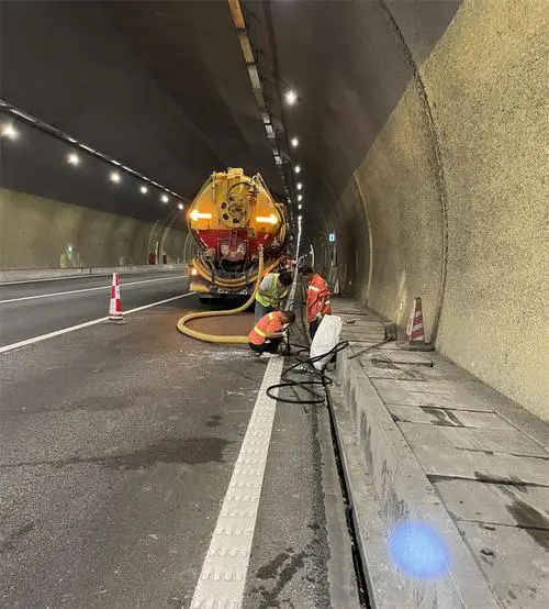 岢岚隧道排水渠清淤